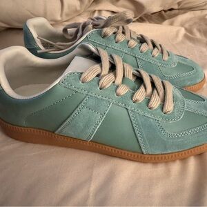 Steve Madden brand new never worn sneakers. Never worn